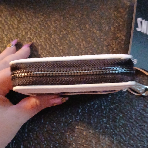 Loungefly White Disney Key & Card Holder - Picture 4 of 7